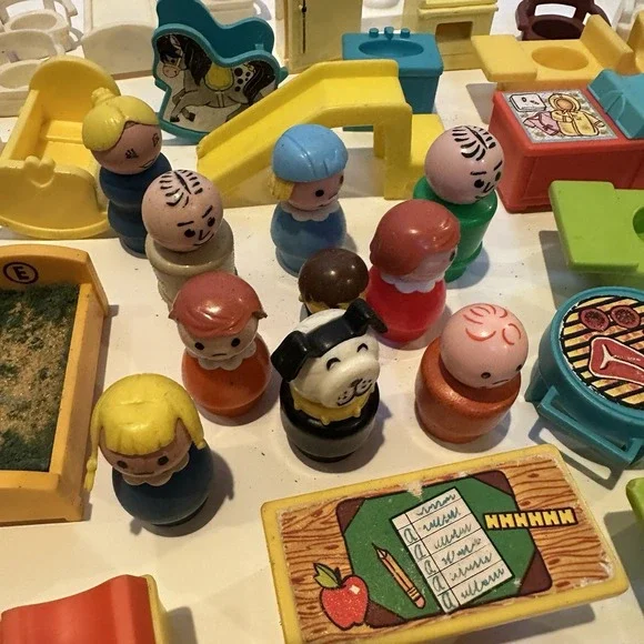 VTG 70s &80sFisher Price Wooden & Plastic Little People Figures Lot Of 46 Pieces